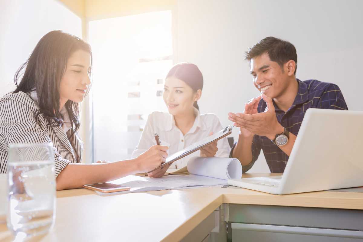 6 Essential Strategies for Managing Hybrid Teams Across Multiple City Locations