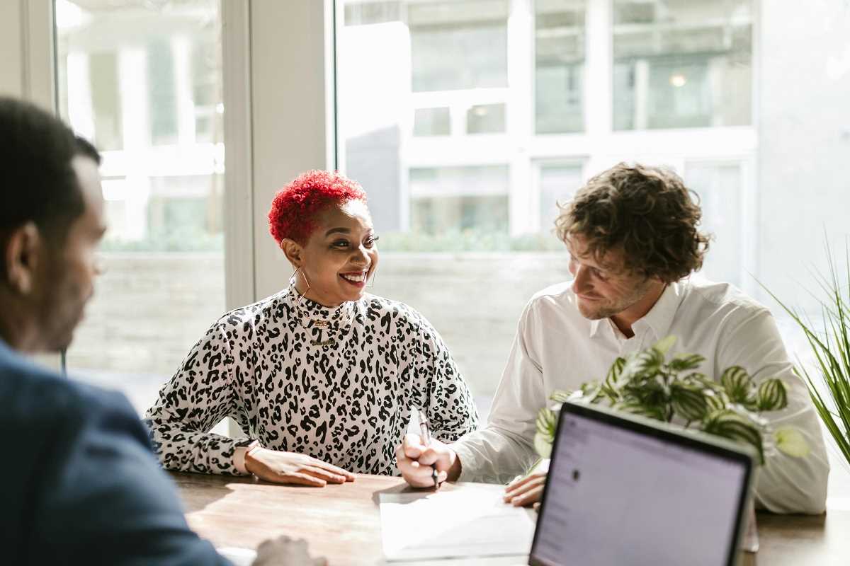 Top Tips for Handling Workplace Romance in Large Collaborative Spaces